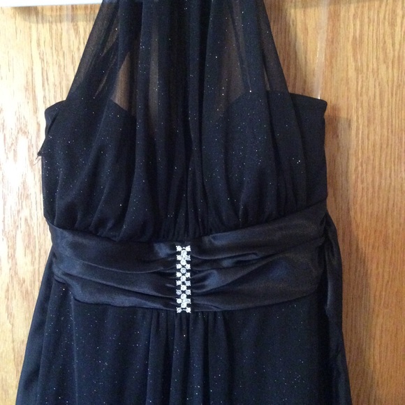 🖤 Sparkly Black Halter Formal Dress 🖤 - Picture 2 of 7